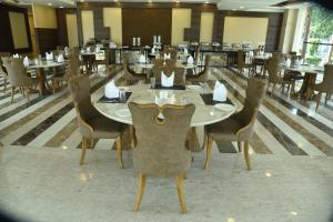 Restaurace v ubytování Opulent by Udman Chhattarpur
