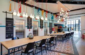 Restaurant ou autre lieu de restauration dans l'établissement MEININGER Budapest Great Market Hall
