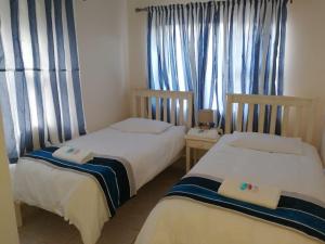Un pat sau paturi într-o cameră la 24B Kruger Cottage