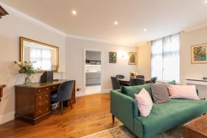 Beautiful 2 bed apt in the heart of Mayfair, close to Tube