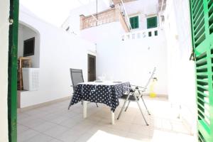 Μια τηλεόραση ή/και κέντρο ψυχαγωγίας στο FAMILY SUMMER HOUSE Porto Colom.