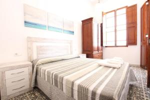 Ένα ή περισσότερα κρεβάτια σε δωμάτιο στο FAMILY SUMMER HOUSE Porto Colom.