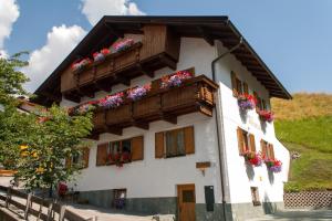 a building with flower boxes on the top of it at Haus Wendelin in Fulpmes