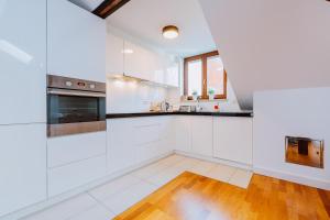 Kuchyňa alebo kuchynka v ubytovaní Atticus Apartments