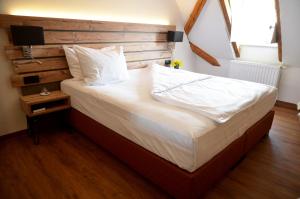 Postel nebo postele na pokoji v ubytování Am Zehntstadl Hotel & Sauna