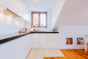 Kuchyňa alebo kuchynka v ubytovaní Atticus Apartments