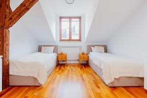 Posteľ alebo postele v izbe v ubytovaní Atticus Apartments