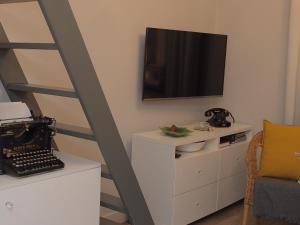 Télévision ou salle de divertissement dans l'établissement Apartament Kryształowy