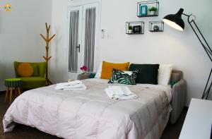 a bedroom with a bed with towels on it at Sa Domu de Ajaja Apartments in Cagliari