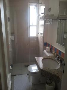 a bathroom with a sink and a toilet at Vitória Hotel Residence NewPort in Campinas