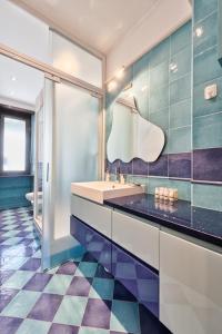 Ванная комната в Vanchiglietta Colourful Apartment