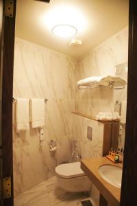 Ванна кімната в Grand Concerto Hotel