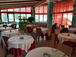 Restoran ili drugo mesto za obedovanje u objektu Hotel Lion