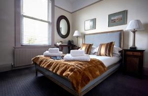 Postel nebo postele na pokoji v ubytování Dorian House Boutique B&B - Free Parking!
