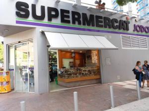 A supermarket or other shops at Az apartmant or nearby