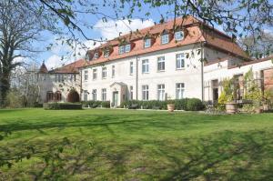 Gallery image of Apartment für 4 Personen im Schloss Neuhausen in Berge