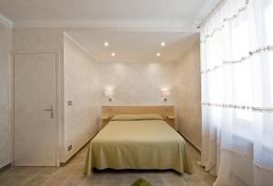 a bedroom with a bed and a dresser at La Finestra Sulla Reggia in Venaria Reale