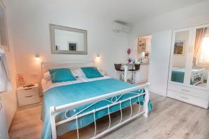 Posteľ alebo postele v izbe v ubytovaní Emerald Luxury Apartments