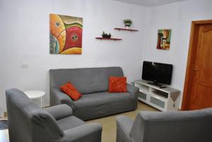 Televízia a/alebo spoločenská miestnosť v ubytovaní Casa Bermudez