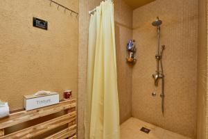 A bathroom at Villa Adria