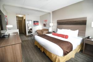 a hotel room with a bed and a desk at Best Western Plus Sandusky Hotel & Suites in Sandusky