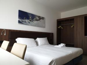 Posteľ alebo postele v izbe v ubytovaní Albergo Delle Alpi