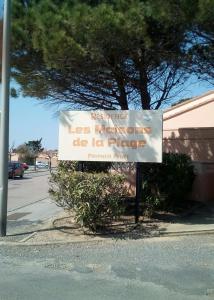 a sign on the side of a street at Appartement en bord de mer in Port-la-Nouvelle