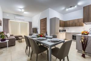 Cucina o angolo cottura di Sunny Modern Apartments