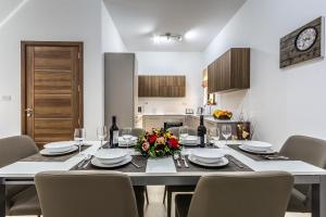 Cucina o angolo cottura di Sunny Modern Apartments