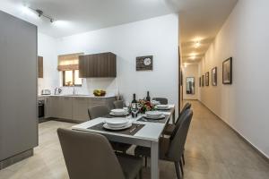 Cucina o angolo cottura di Sunny Modern Apartments