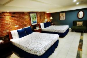 Cama ou camas em um quarto em Manoir Sherbrooke