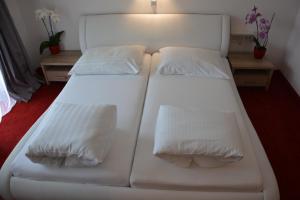 Postel nebo postele na pokoji v ubytování Hotel Böhmerwaldhof
