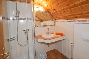 Koupelna v ubytování Feichtlehnerhof + 15 fotografií