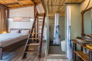 Letto o letti in una camera di Autumn Inn