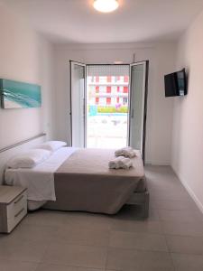 a bedroom with a bed and a window at Residence Acquasuite in Martinsicuro