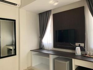TV a/nebo společenská místnost v ubytování Desaru, Bayu Balau Beach Resort