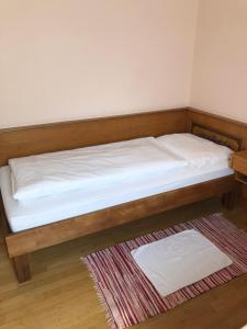 Postel nebo postele na pokoji v ubytování Hotel Pflieger