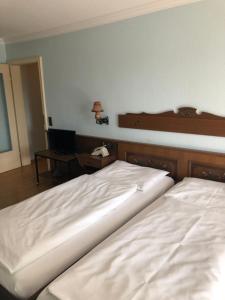 Postel nebo postele na pokoji v ubytování Hotel Pflieger