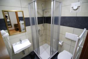 Ein Badezimmer in der Unterkunft Hotel 3 Gemsen