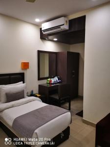 Hotel PK Residency Sector 18 Noida客房内的一张或多张床位