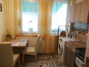 Kuchyňa alebo kuchynka v ubytovaní Silver Apartman