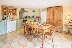 Kuchyň nebo kuchyňský kout v ubytování West Cottage, Southlands Farm, Gunnerton + 33 fotografií