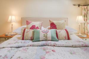 Säng eller sängar i ett rum på West Cottage, Southlands Farm, Gunnerton