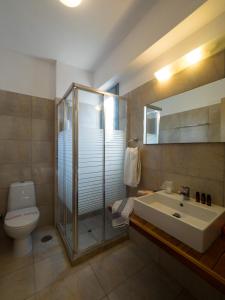Ванна кімната в Almyra Hotel