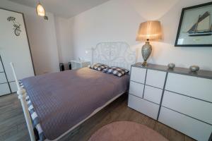 Posteľ alebo postele v izbe v ubytovaní Apartament51