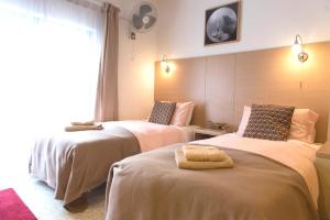 Sands Apartments tesisinde bir odada yatak veya yataklar