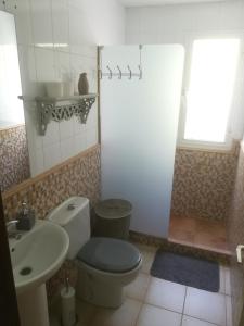 A bathroom at Hormiga's