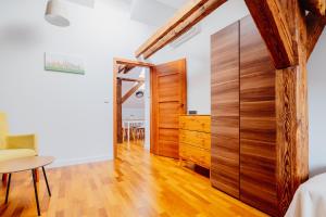 Posteľ alebo postele v izbe v ubytovaní Atticus Apartments