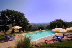 The swimming pool at or close to Agriturismo Alla Vecchia Quercia