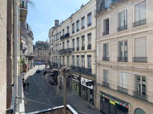 a view of a city street with buildings at 020 CHIC & COSY GRAND APPART 57m2 HYPERCENTRE WIFI SMART TV NETFLIX in Saint-Étienne